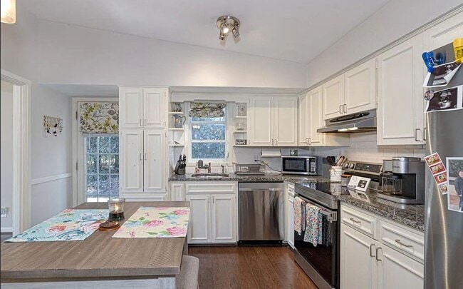 Building Photo - Beautiful and Remodeled Midtown Home!!!!!