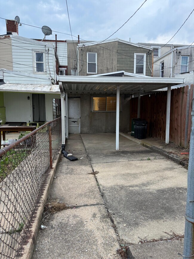 Building Photo - 541 Perry St