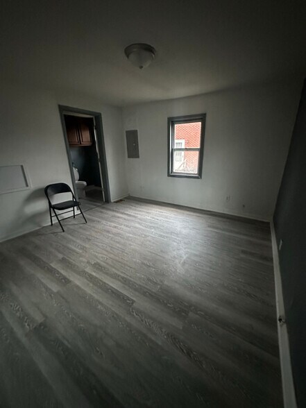 Building Photo - 504 Spellman St