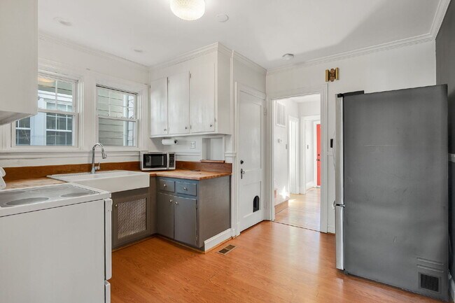 Building Photo - Standout 3-bed, 1.5-bath 1930s Richmond home full of vintage charm