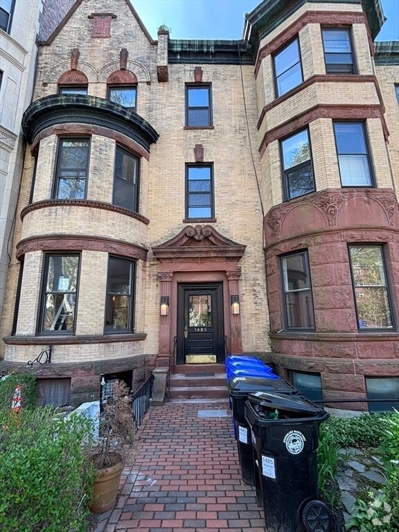 Building Photo - 1491 Beacon St