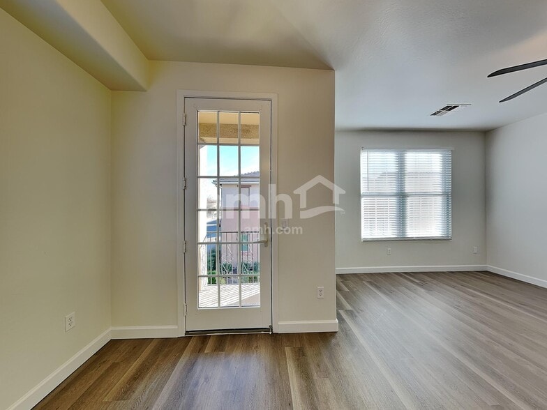 Building Photo - 881 S Storment Ln