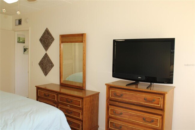 Building Photo - 3810 Gulf of Mexico Dr