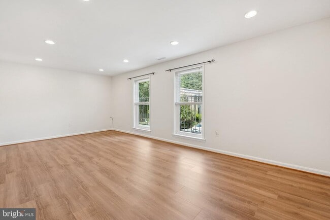 Building Photo - 3881 Persimmon Cir