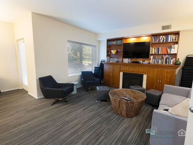 Building Photo - 1-MONTH FREE SPECIAL! Renovated 2 Bd/2 Ba Condo w/parking
