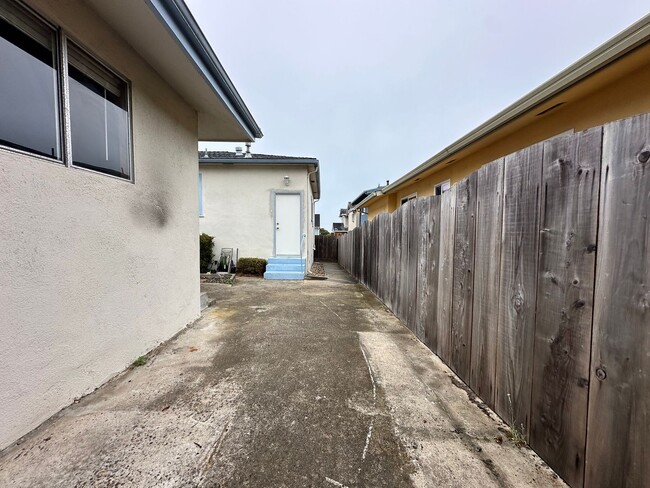 Building Photo - 153 Monterey Ave