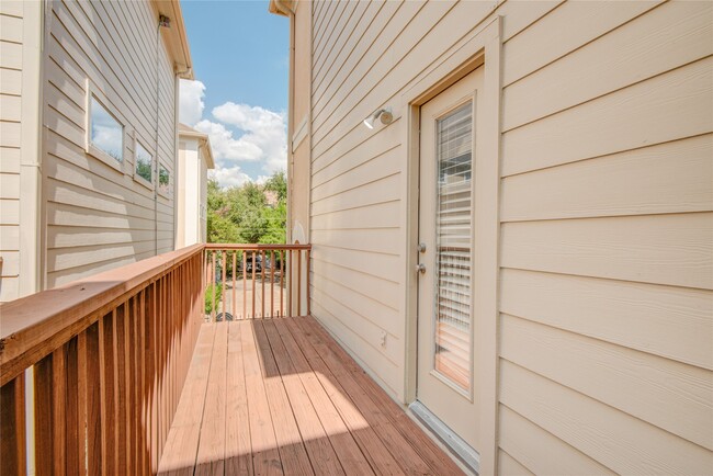 Building Photo - 5417 Lillian St