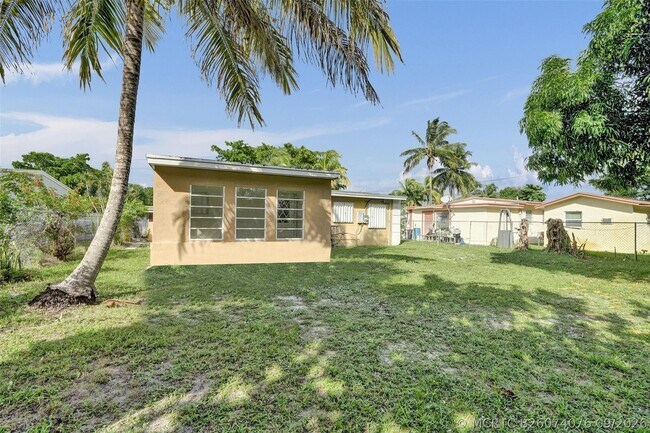 Building Photo - 1318 NW 11th Pl