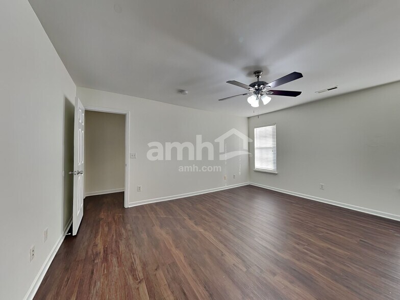 Building Photo - 2307 Sidney Porter Dr