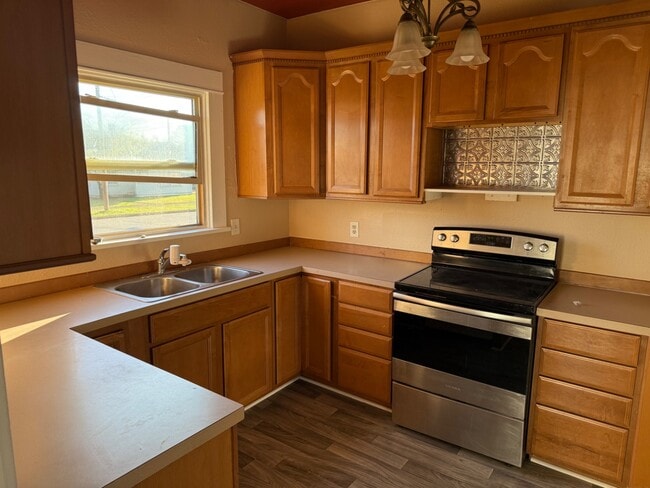 Building Photo - 286 Park St