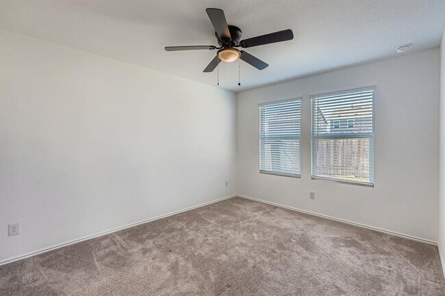 Building Photo - 210 Sormonne Lp