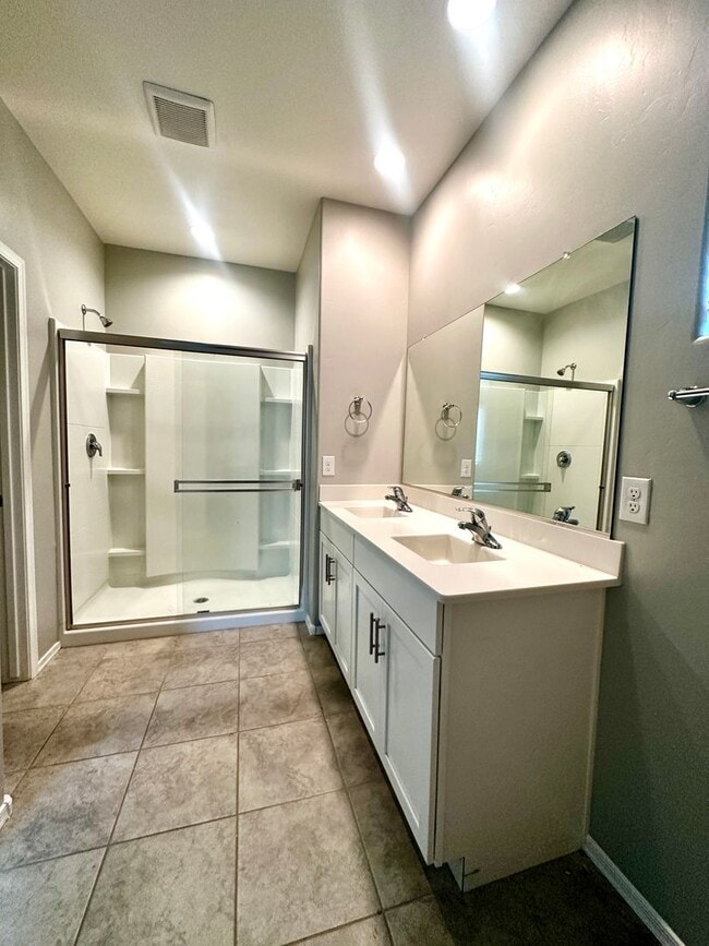 Building Photo - Stunning 4-bedroom, 2-bathroom home located in the vibrant community of Sahuarita, AZ