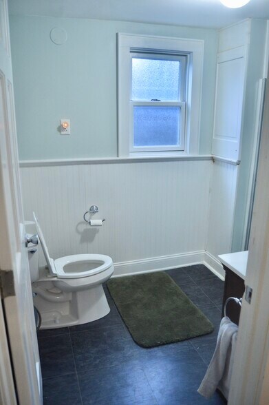 Building Photo - 56 Ash St