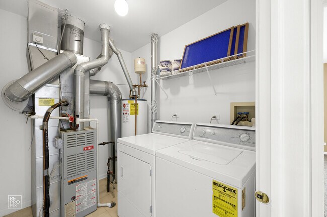 Building Photo - 1353 Longchamps Ct