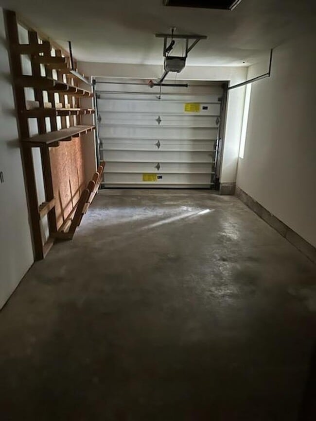 Building Photo - 2-bedroom 1 bath Duplex