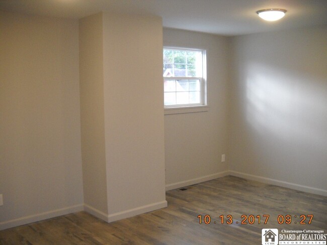 Building Photo - 106 Chautauqua Ave