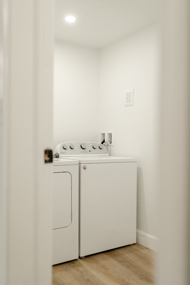 Building Photo - 1745 State St