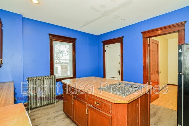 Building Photo - 2104 Emerson Ave S