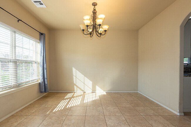 Building Photo - Beautiful 3 Bedroom, 2.5 Bath Home in Jenks
