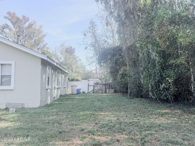 Building Photo - 10728 Old Kings Rd