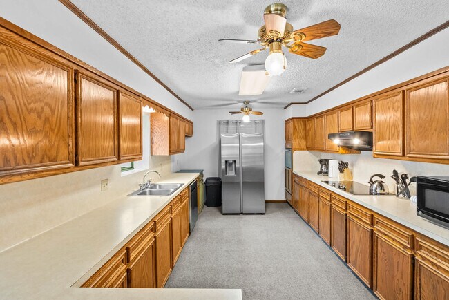 Building Photo - 12336 Perkins Rd