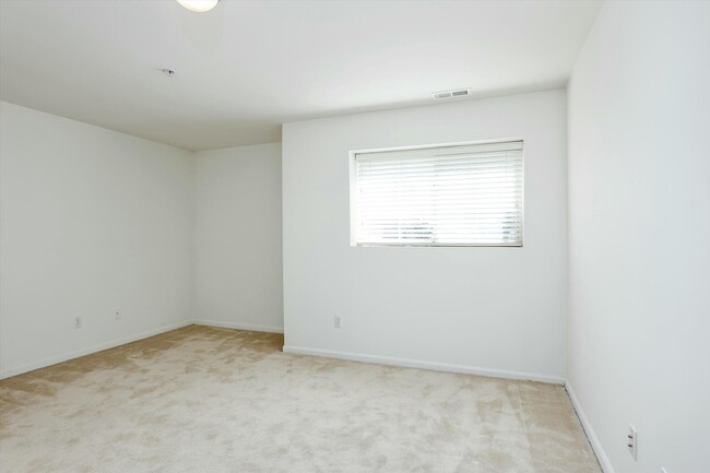 Building Photo - 3187 Camden Dr
