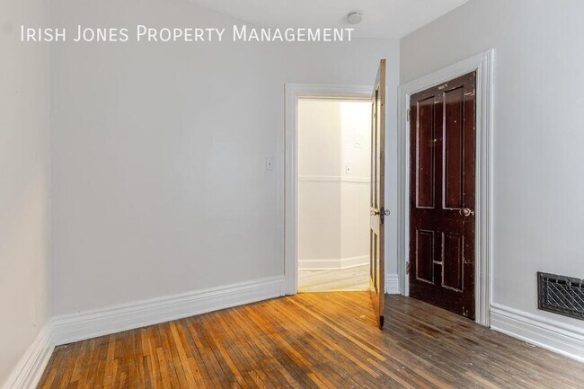 Building Photo - 104 Grote St