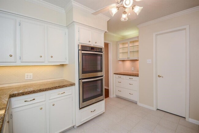 Building Photo - 6702 Moccasin Bend Dr