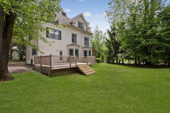 Building Photo - 48 Stelfox St