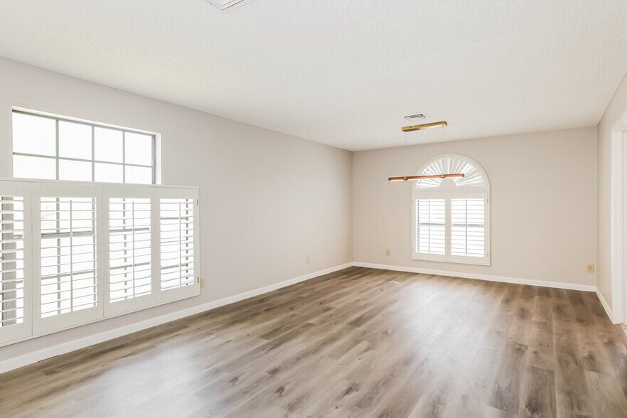 Building Photo - 7127 W Morrow Dr