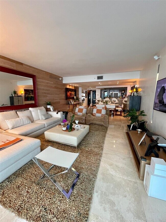 Building Photo - 1331 Brickell Bay Dr