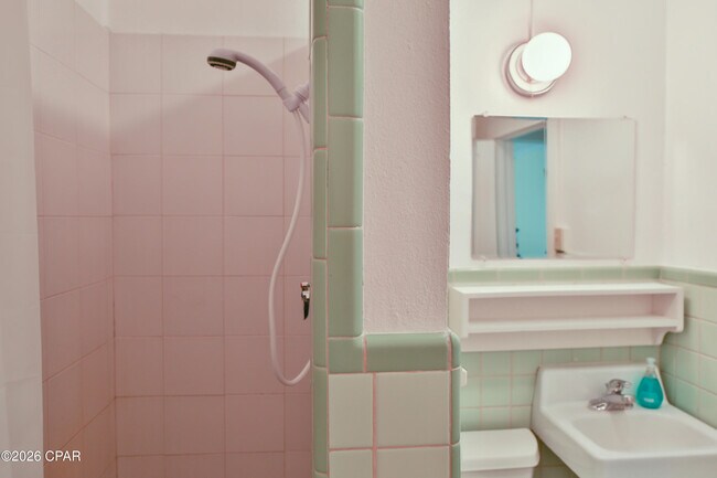 Building Photo - 13307 Oleander Dr