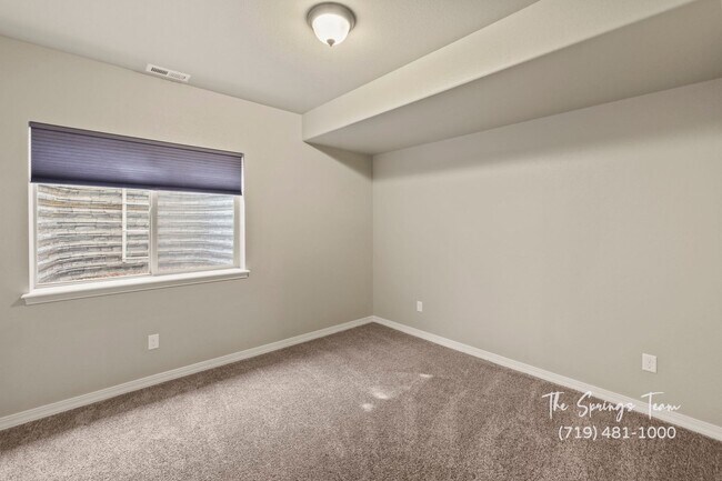 Building Photo - BEAUTIFUL 4BD + BONUS ROOM/3BA/3 CAR GARAG...