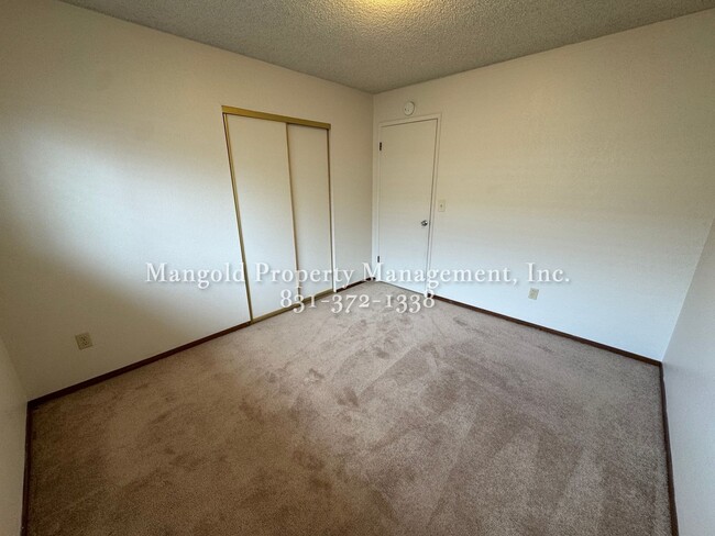 Building Photo - Remodeled 4BR Home with Bonus Room, Fireplace, Yard & 2-Car Garage