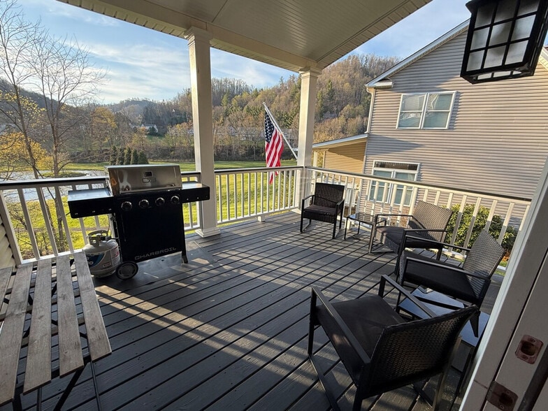 Building Photo - 270 Creatwood Trail