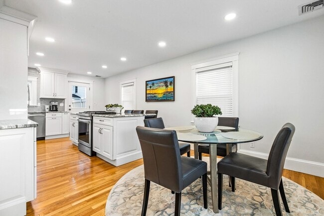 Building Photo - 37 Commonwealth Park