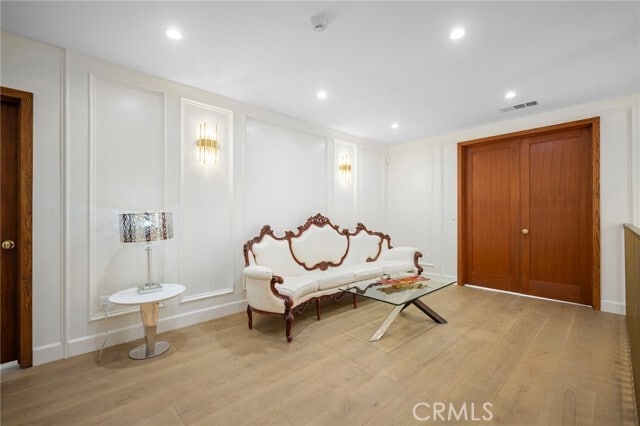 Building Photo - 2065 E Altadena Dr