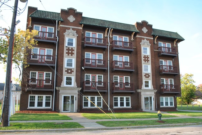 Main Photo - Superior Belmar