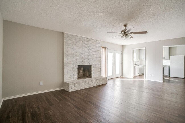 Building Photo - 4409 Altamesa Blvd