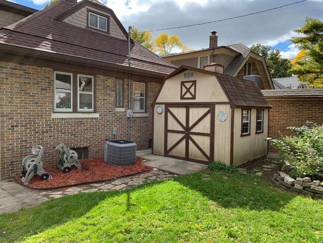 Building Photo - 4 Bedroom Single-Family House in Shorewood