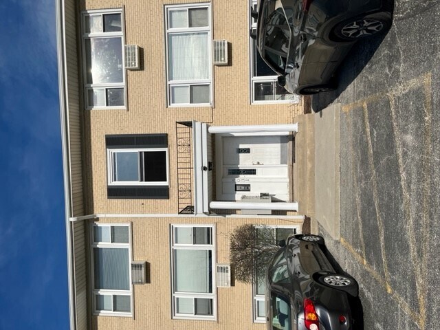 Building Photo - 5031 N East River Rd