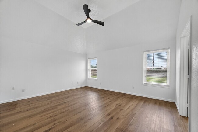 Building Photo - 7403 Oak Walk Dr