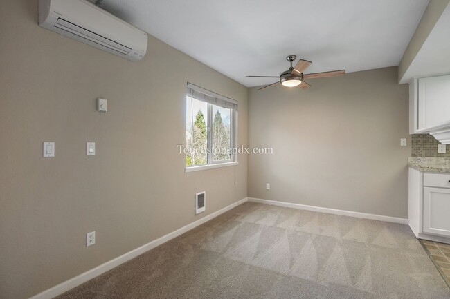 Building Photo - Updated 1BR, 1BA Condo in Murray Hill