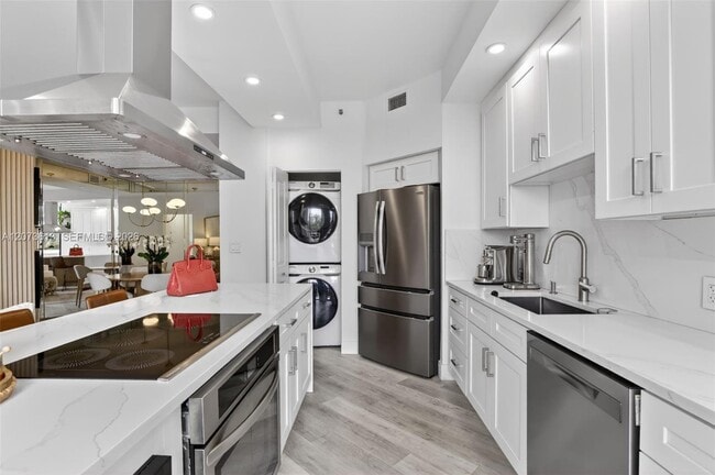 Building Photo - 20185 E Country Club Dr