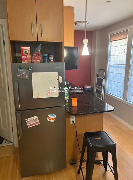 Building Photo - 461 Park Dr