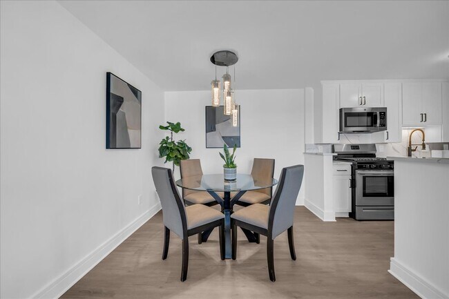 Building Photo - 411 S Old Woodward Ave