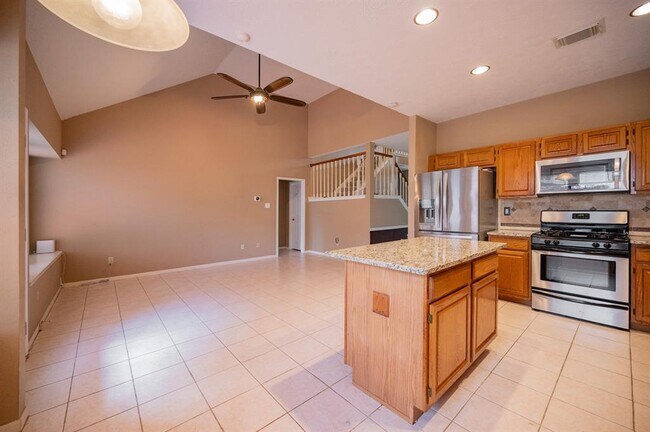 Building Photo - 1114 Gulfton Dr
