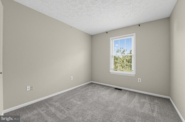 Building Photo - 2504 Smoketree Ln