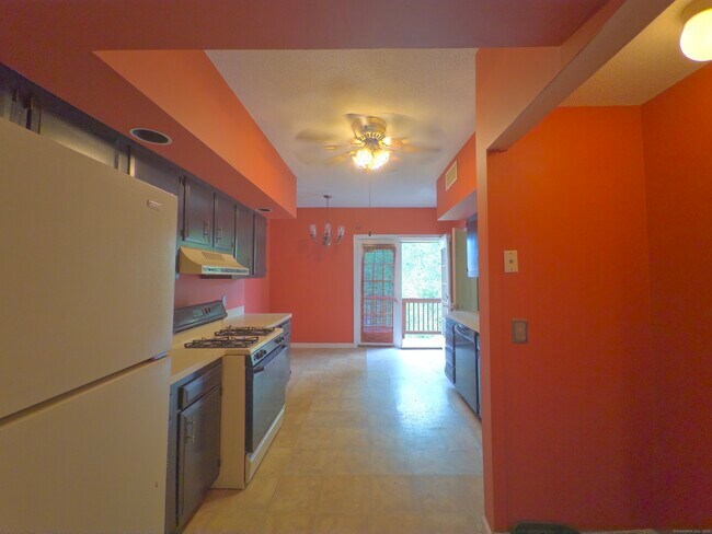 Building Photo - 421 Wethersfield Ave
