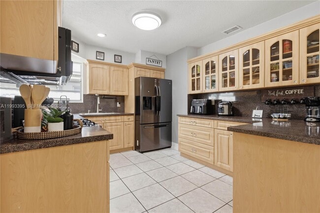 Building Photo - 7390 Cleveland St